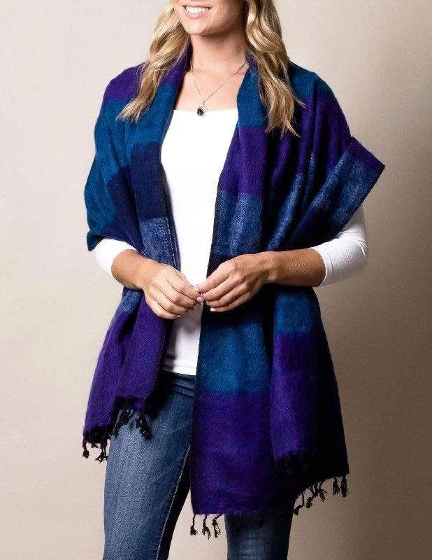 himalayan-yak-wool-wrap-blue
