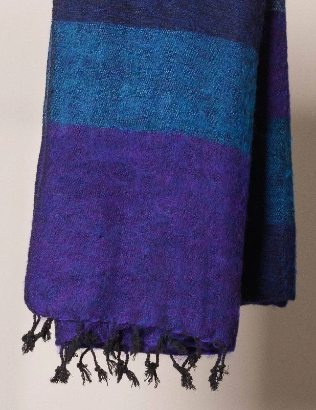 himalayan-yak-wool-wrap-blue